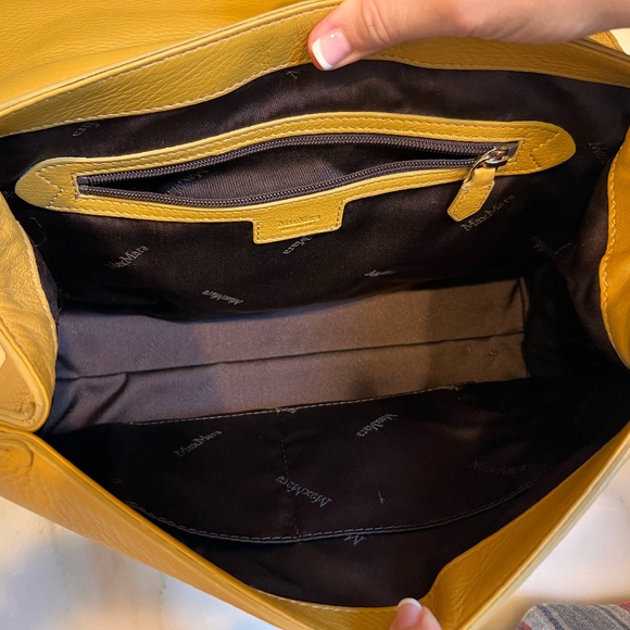 Max Mara J Bag with Jennifer Garner Note - Power of the Purse - Picture 8 of 10